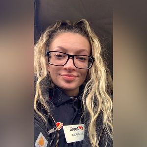 Meet your Posher, Julia